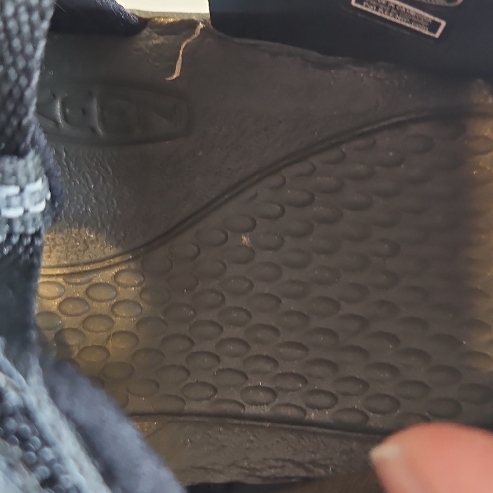 Keens Black And Grey Youth Sandals - Picture 14 of 14